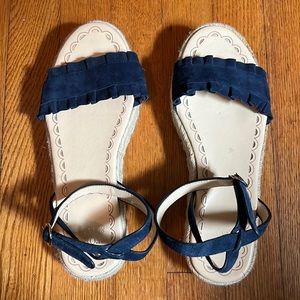 Crown & Ivy navy sandal